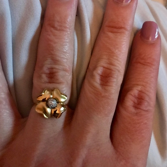 Sale⏰️18k Solid Gold-Italian Vintage flower Design w/centerDiamonds 6/6.5 - Picture 4 of 13